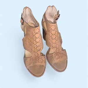 Jessica Simpson Tan JP-Eadin Laser Cut Open Toe Block Heel Sandals Sz 7.5